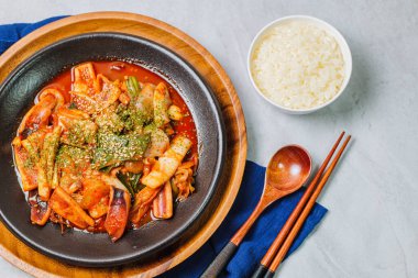 Korean food Stir-fried Squid, ojingeobokkeum : Squid stir-fried with onions, carrots, and cabbage in a spicy mixture of gochujang and red chili powder.