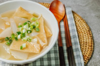 eomukguk, Kore usulü balık çorbası.