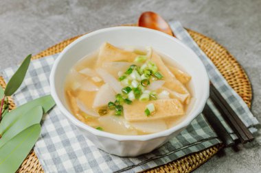 eomukguk, Kore usulü balık çorbası.