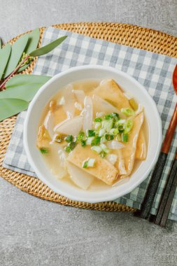 eomukguk, Kore usulü balık çorbası.