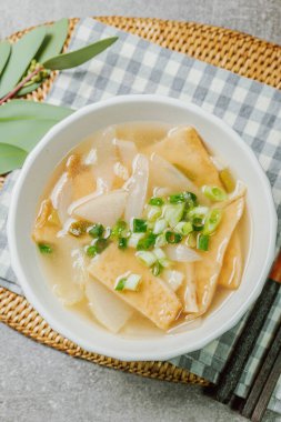 eomukguk, Kore usulü balık çorbası.