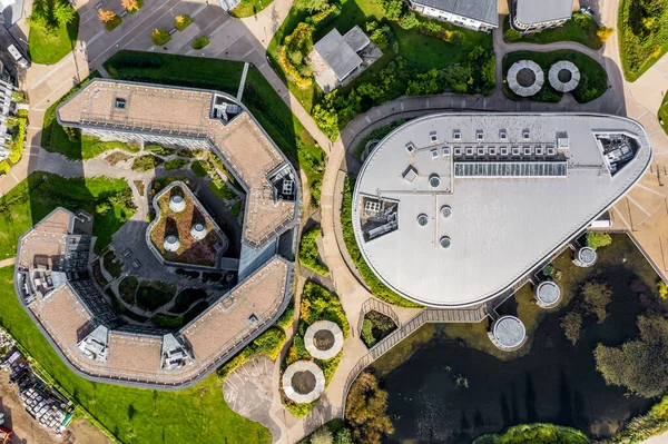 YORK ÜNİVERSİTESİ, YORK, UK - 11 Ekim 2021. York Üniversitesi 'nin Doğu Kampüsü' ndeki binaların ve yatakhanelerin hava görüntüsü.