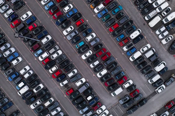 Luftaufnahme Von Reihen Von Geparkten Autos Aufgereiht Zum Verkauf Oder — Stockfoto
