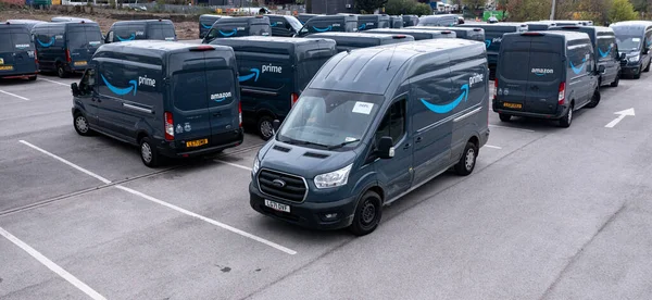 Leeds April 2022 Fleet Amazon Prime Ford Transit Delivery Vans — Foto de Stock