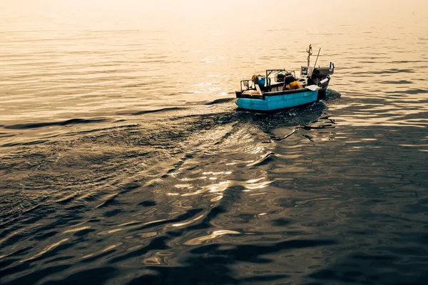 Pescador Cornualles Navegando Aguas Tranquilas Barco Pesquero Tradicional Camino Para — Foto de Stock