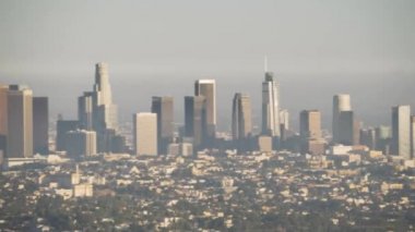 Hollywood Hills ve Sunset Bulvarı 'ndan gün batımından önce Los Angeles' ın güzel manzarası