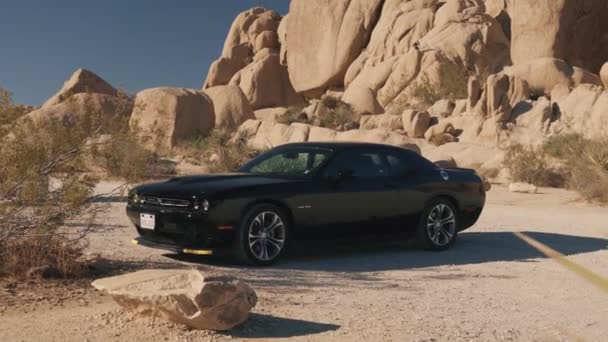 Amerikaanse spier auto Dodge Challenger — Stockvideo
