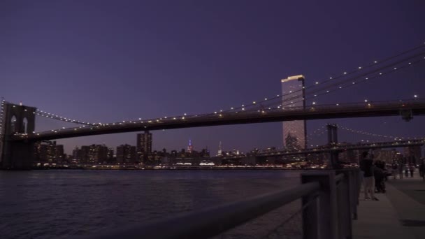 Бруклинский мост и Манхэттен — стоковое видео