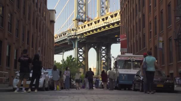 Нью-Йорк Бруклин Дамбо — стоковое видео