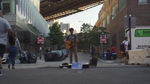 Musiker auf der Straße — Stockvideo