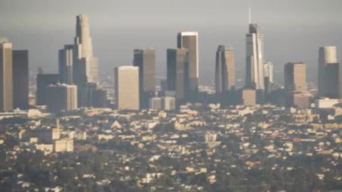 Hollywood Hills ve Sunset Bulvarı 'ndan gün batımından önce Los Angeles' ın güzel manzarası