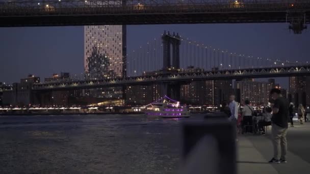 Brooklyn bridge und manhattan — Stockvideo