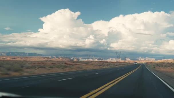 Maisemallinen tie Arizonan Monument Valleyyn — kuvapankkivideo