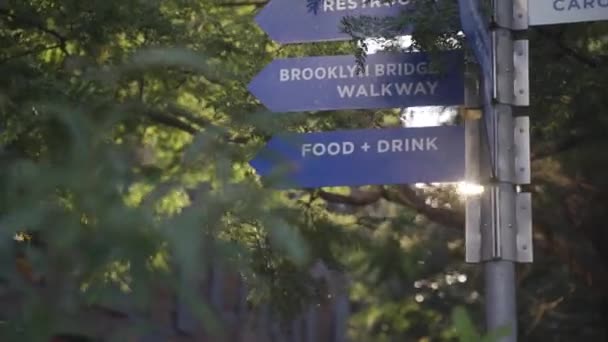 뉴욕의 거리의 방향 지시 — 비디오