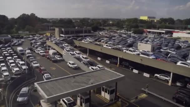 Parkeerplaats op het vliegveld — Stockvideo