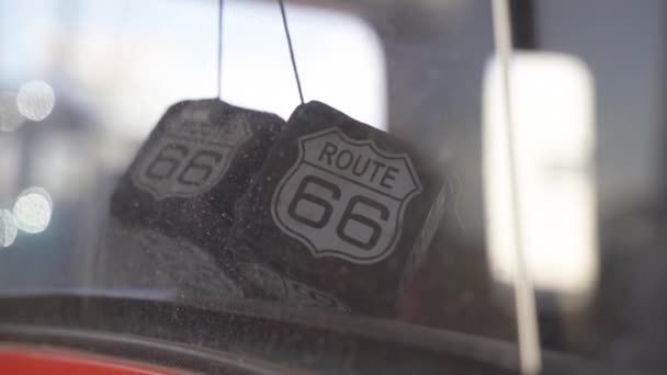 Route 66 over Californias Mojave woestijn. — Stockvideo