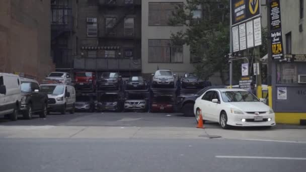 Sistemas automáticos de parque de estacionamento automatizado de vários andares — Vídeo de Stock