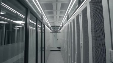 Çalışan Veri Merkezi 'nde Koridorun Çekimi
