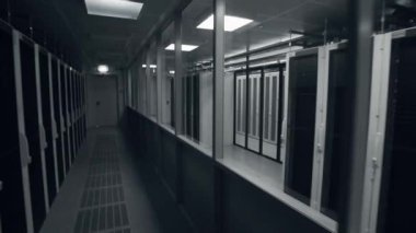Çalışan Veri Merkezi 'nde Koridorun Çekimi