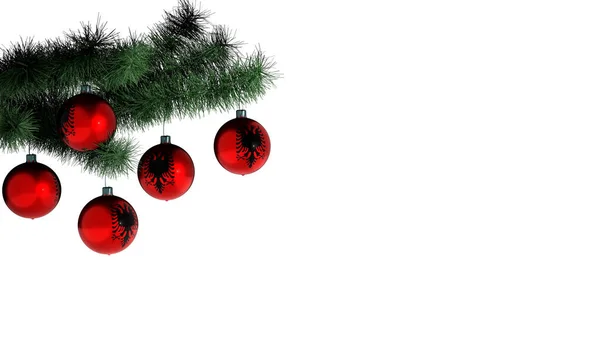 5个圣诞球挂在圣诞树上 白色背景上 阿尔巴尼亚的国旗涂在球上 — 图库照片
