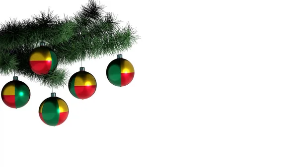 Beyaz arka planda Noel ağacına asılı 5 Noel topu. Benin bayrağı taşaklara boyanmış.