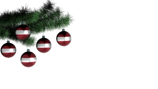 Weihnachtskugeln Hängen Einem Weihnachtsbaum Auf Weißem Hintergrund Die Lettische Flagge — Stockfoto