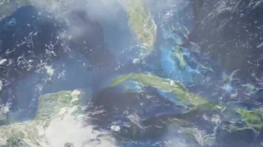 Dünyanın uzaydan şehire yakınlaşması. Üç boyutlu animasyon. Küba 'nın Havana şehrine yakınlaş. Video görüntülerini stokla. 4K
