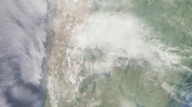 Dünyanın uzaydan şehire yakınlaşması. Üç boyutlu animasyon. Arjantin 'in Santiago del Estero şehrine yakınlaş. Video görüntülerini stokla. 4K