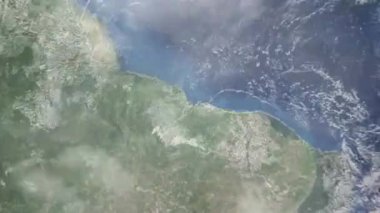 Dünyanın uzaydan şehire yakınlaşması. Üç boyutlu animasyon. Brezilya 'nın San Luis şehrine yakınlaş. Video görüntülerini stokla. 4K