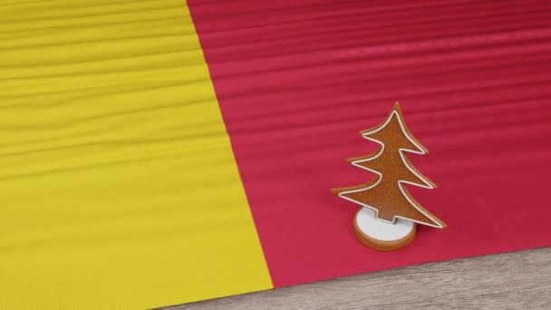 Pepparkakshus Med Tchads Flagga Bordet — Stockvideo