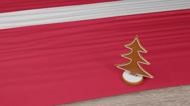 Gingerbread Σπίτι Σημαία Της Δανίας Στο Τραπέζι — Αρχείο Βίντεο