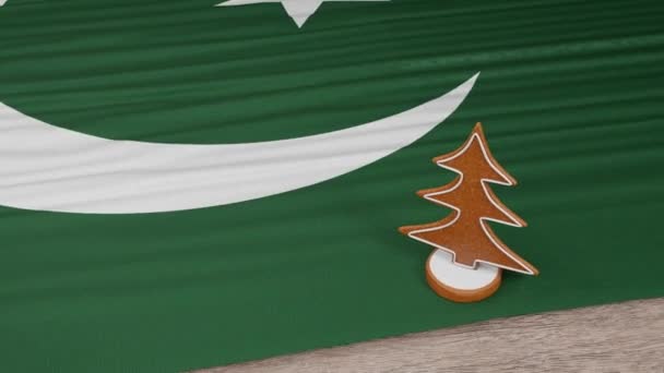 Rumah Roti Jahe Dengan Bendera Pakistan Atas Meja — Stok Video
