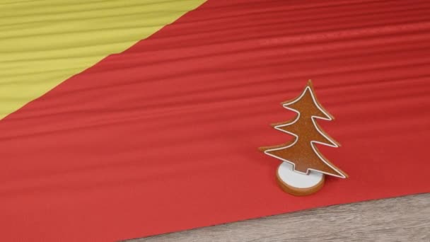 餐桌上挂着刚果共和国国旗的姜饼屋 — 图库视频影像