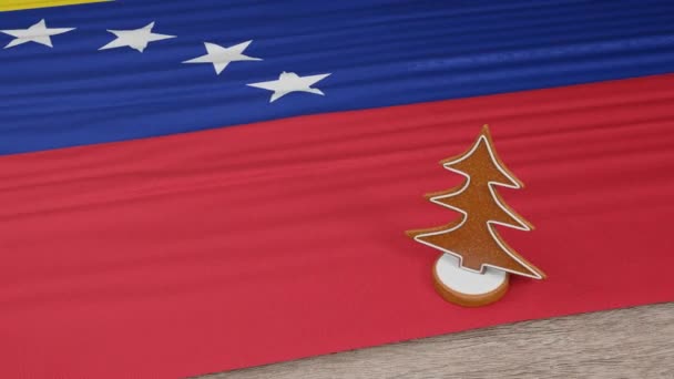 Gingerbread Σπίτι Σημαία Της Βενεζουέλας Στο Τραπέζι — Αρχείο Βίντεο