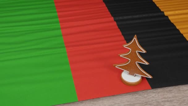 桌上挂着赞比亚国旗的姜饼屋 — 图库视频影像