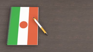 Nijer bayrağı ve yalancı bir kalemin olduğu bir defter.