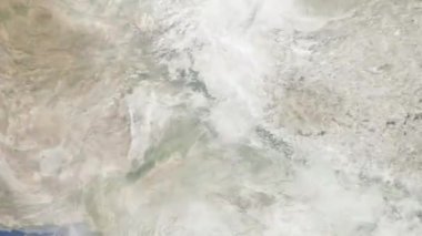 Dünyanın uzaydan şehire yakınlaşması. Üç boyutlu animasyon. Hindistan 'ın Amritsar şehrine yakınlaş. Video görüntülerini stokla. 4K