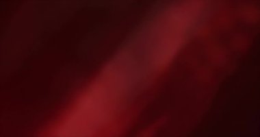 Siyah arkaplanda parlak ışık sızıntısı var. Lens patlaması Bokeh etkisi ile örtüşüyor.