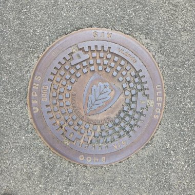  Bilbao 'daki bir kanalizasyonun metal kapağının tepe noktası..