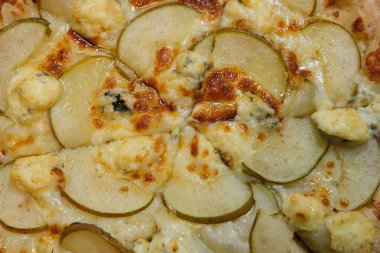 Armut dilimlenmiş pizza, Gorgonzola ve bal peteği ballı Dipper, Top View 'ın üstünde. Kapat..