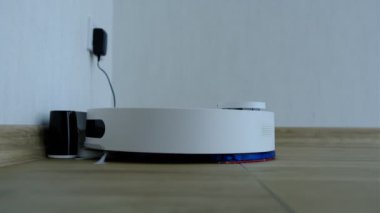 Recharge water cantainer for vacuum robot cleaner from dirt, take it out to refil with water.