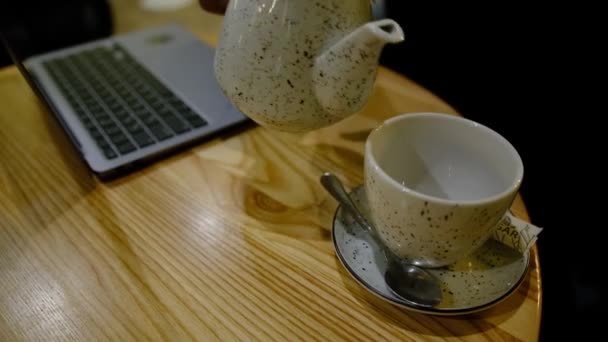 Side View Male Pouring Tea Laptop Background — Wideo stockowe