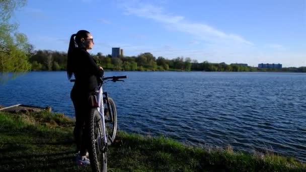 Bicycle Woman Sunset Overlooking Lake River Making Photos Smartphone — стоковое видео