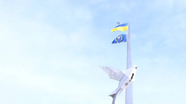 Ucrania Ondeando Bandera Cielo Junto Con Bandera Mariupol Paloma Stella —  Fotos de Stock