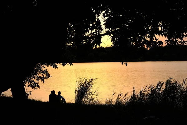 Silhouette Couple Afternoon River Couple — Stock Photo, Image