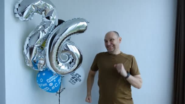 Caucasian Man Fun Celebrating Happy Birthday Ballons Happy Birthday Concept — 图库视频影像