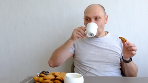 Man Drinking Cup Tea Coffe Delicious Cookies White Background — Vídeo de Stock