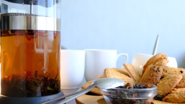 Jar Tea Drink Man Hand Filtering Tea Glass — Video