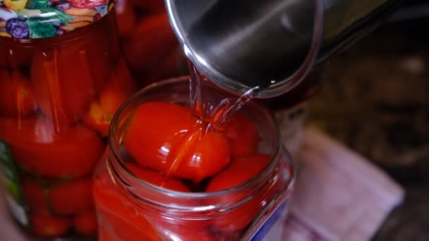 Dill Pour Hot Water Glass Jar Tomatoes Homemade Pickled Canned — Vídeo de Stock