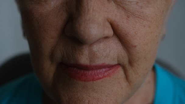 Close Portrait Beautiful Older Woman Smiling Standing Wall Gray Eyes — Stockvideo